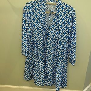 LN blue/white beachy floral, vneck tiered flowy dress, size m